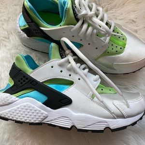 !Nike huarache size 8 running shoes.